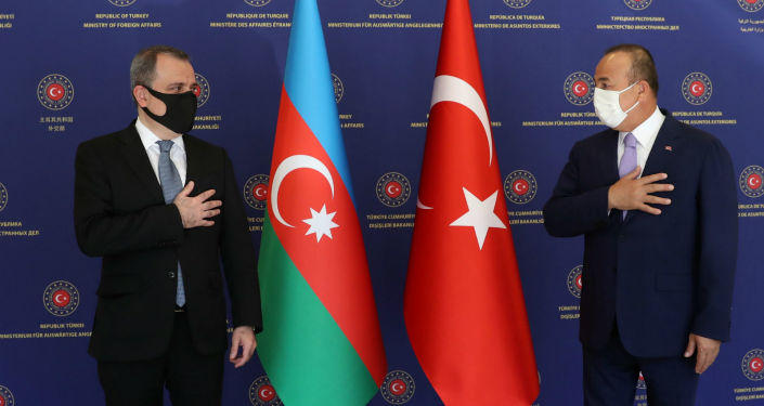 Главы МИД Турции и Азербайджана обсудили по телефону ситуацию в Карабахе