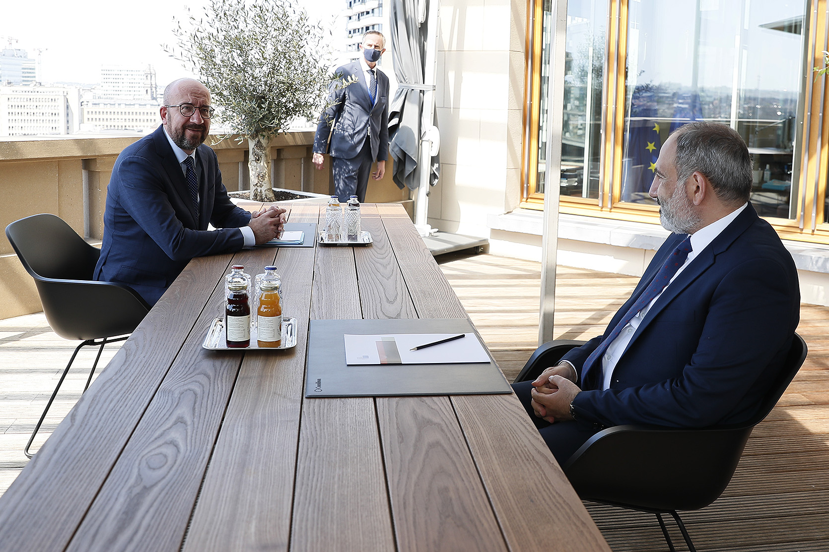 Глава Евросовета призвал лидеров Армении и Азербайджана к возобновлению переговоров