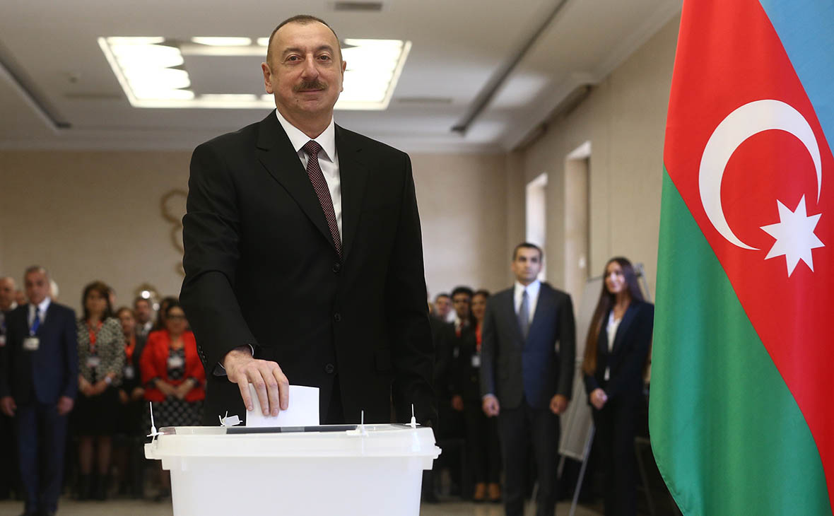 ЦИК Азербайджана: На 17:00 явка избирателей составила 44,84 процента