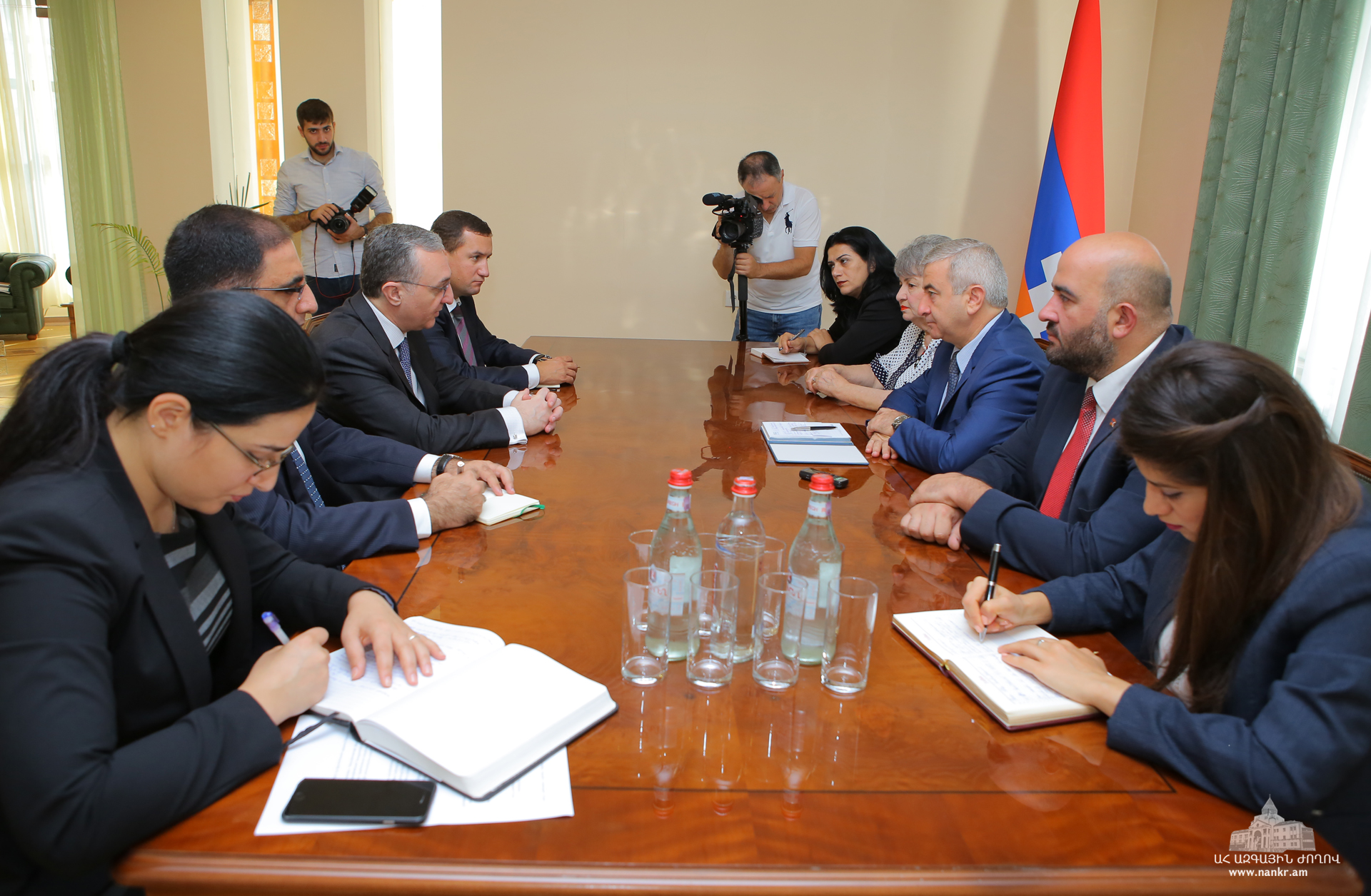 Важнейшими в карабахском урегулировании являются вопросы статуса и безопасности - Гулян