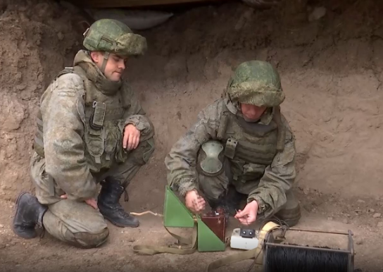 МО России: Продолжается уничтожение взрывоопасных предметов, обнаруженных в Карабахе