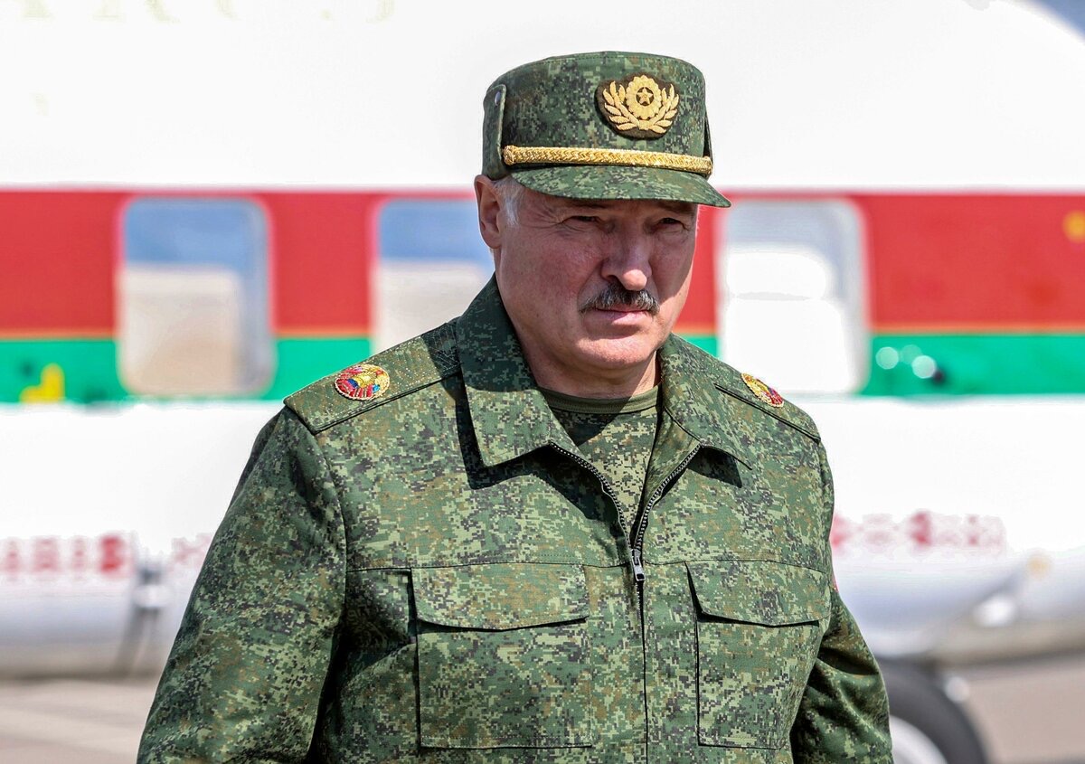Лукашенко не исключает размещения войск РФ в Белоруссии, но не сейчас 