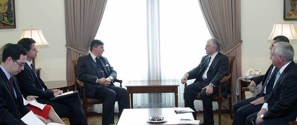 Глава МИД Армении и французский сенатор обсудили карабахское урегулирование