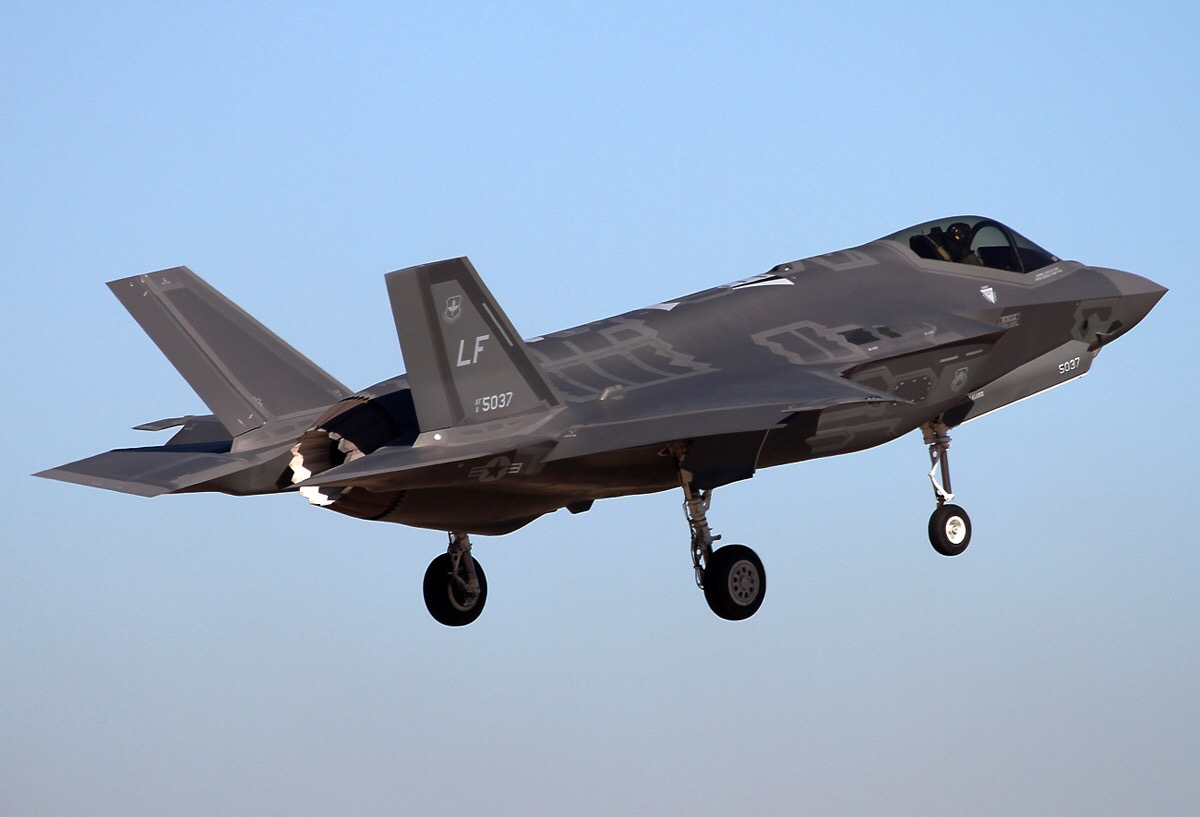США хотят продать ОАЭ истребители F-35, Израиль против 