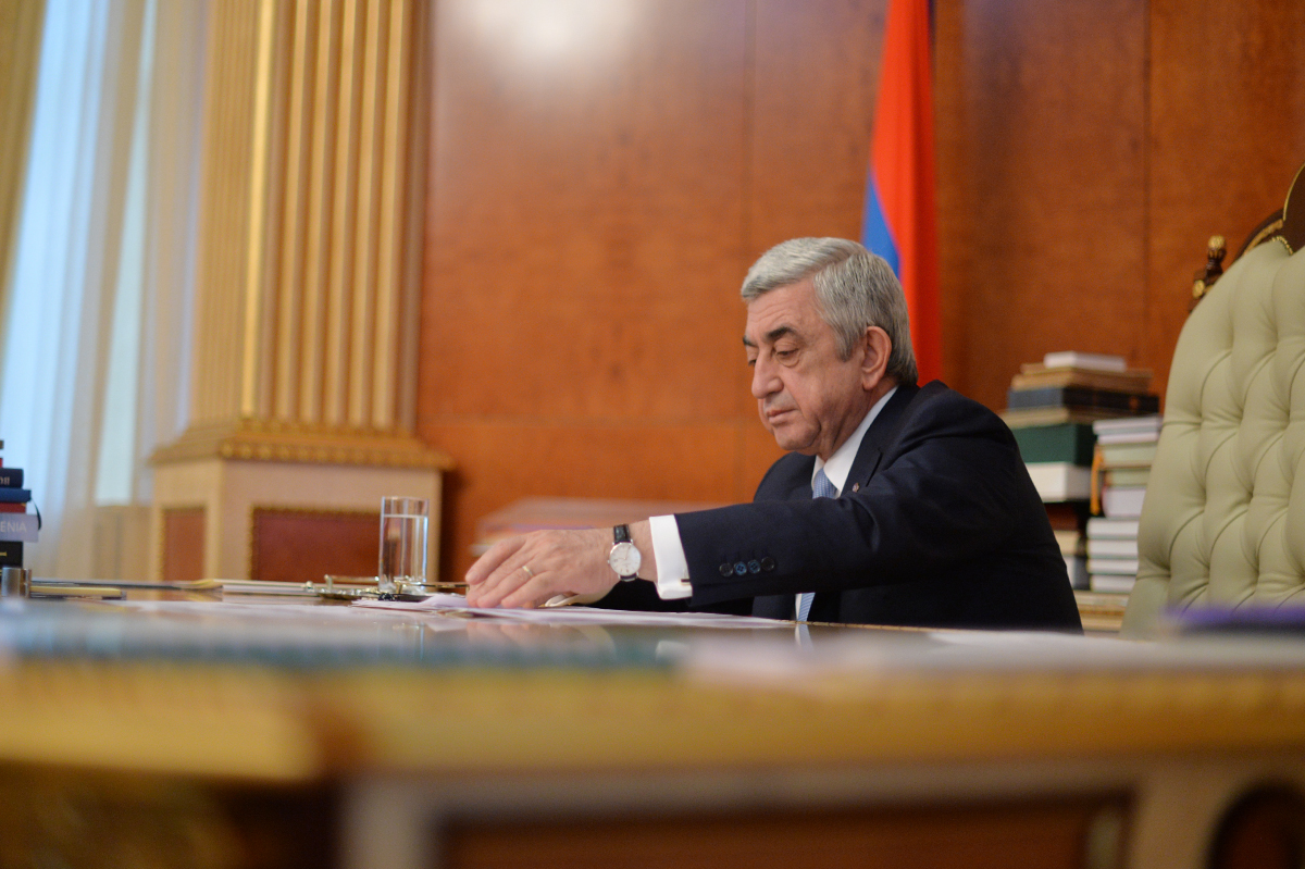Последний месяц президентской Армении: о символах, гарантиях и будущем