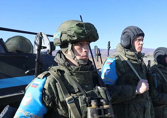 Российские миротворцы провели патрулирование вдоль линии разграничения сторон в Аскеране