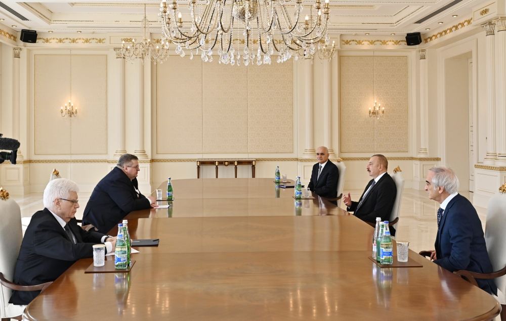 Ильхам Алиев принял вице-премьера РФ Алексея Оверчука