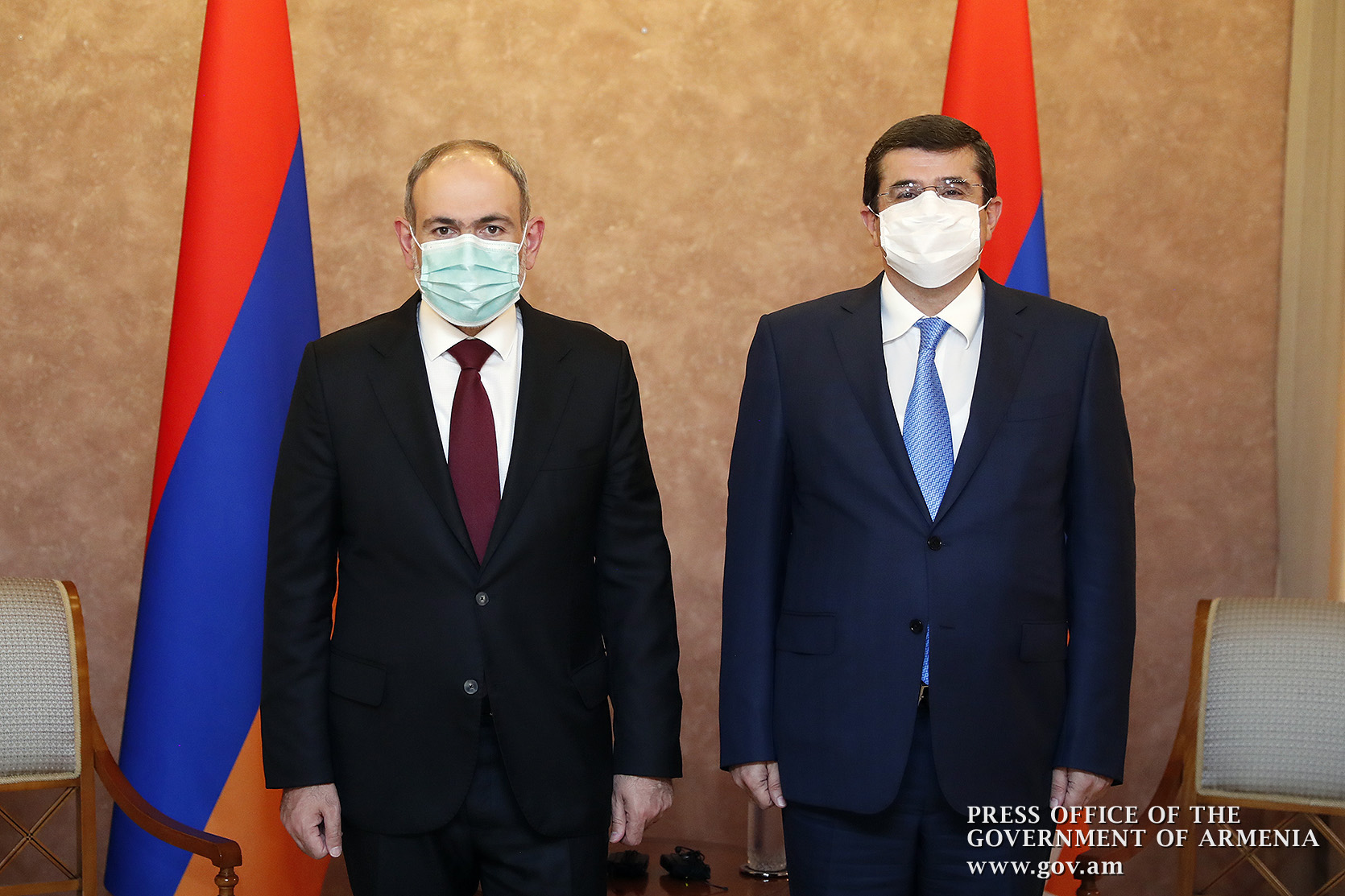 Никол Пашинян и Араик Арутюнян обсудили военно-политическую ситуацию в регионе