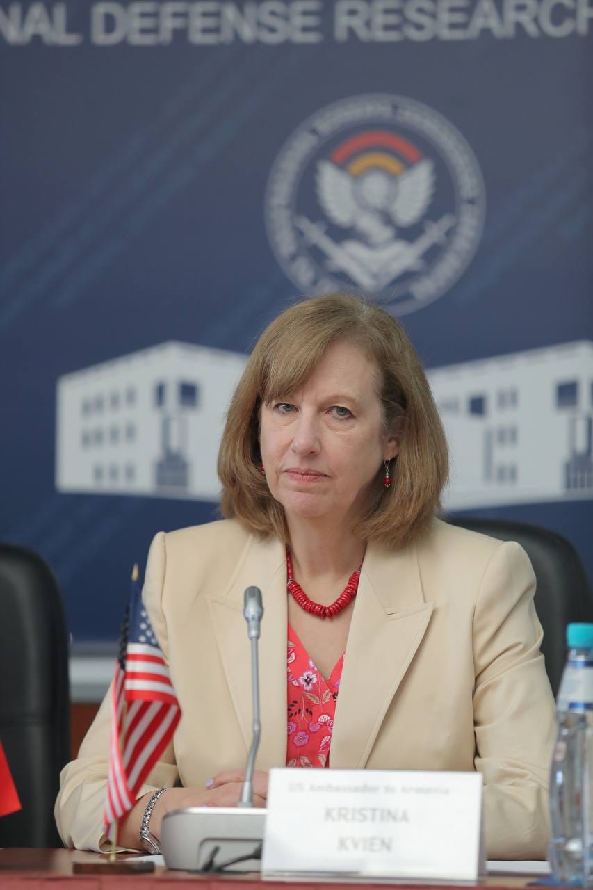 ՀՀ-ում ԱՄՆ դեսպանն այցելել է Պաշտպանական ազգային հետազոտական համալսարան