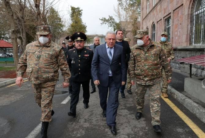 Министр обороны Армении посетил Центральный клинический военный госпиталь