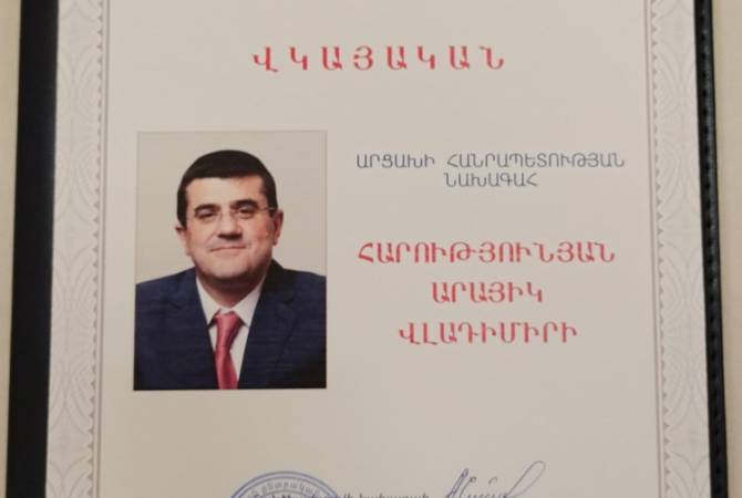 ЦИК вручил Араику Арутюняну удостоверение президента Арцаха