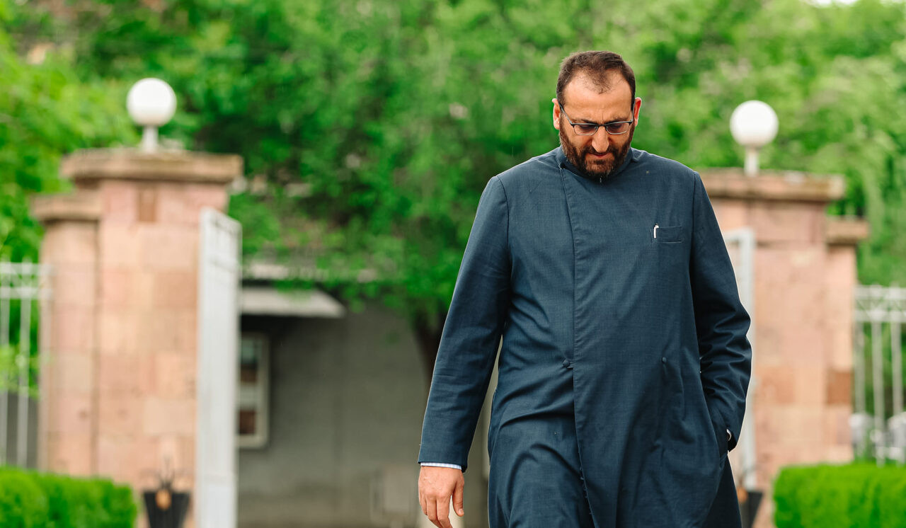 Արշակ Սրբազանի կալանքը 2 ամսով երկարացվեց