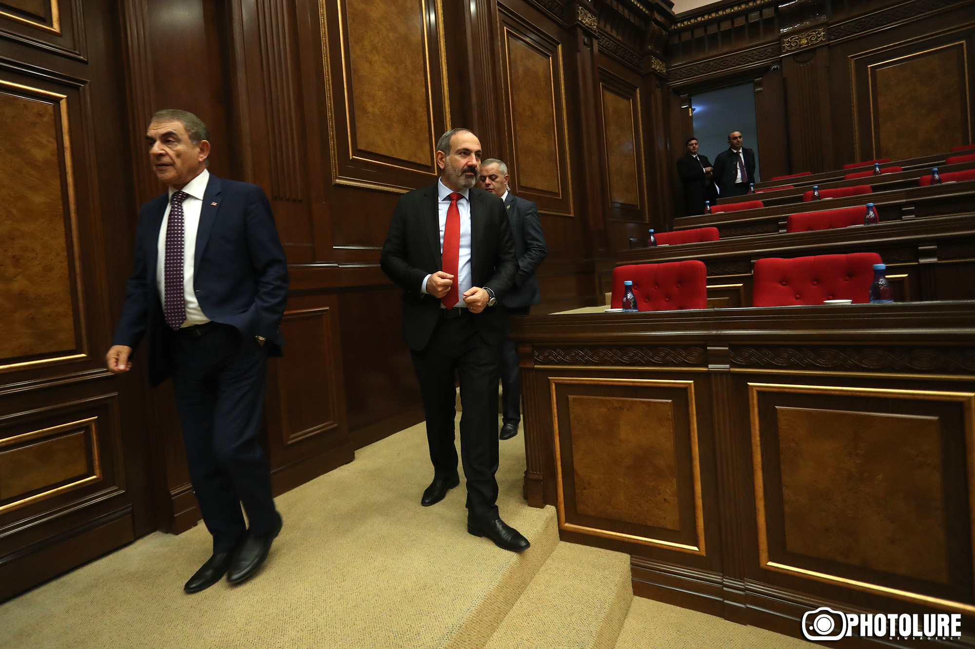 Депутаты приступили к рассмотрению кандидатуры на пост премьер-министра Армении
