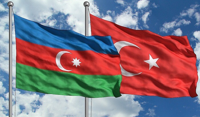 Азербайджан является центральным актором в регионе - экс-глава МИД Турции