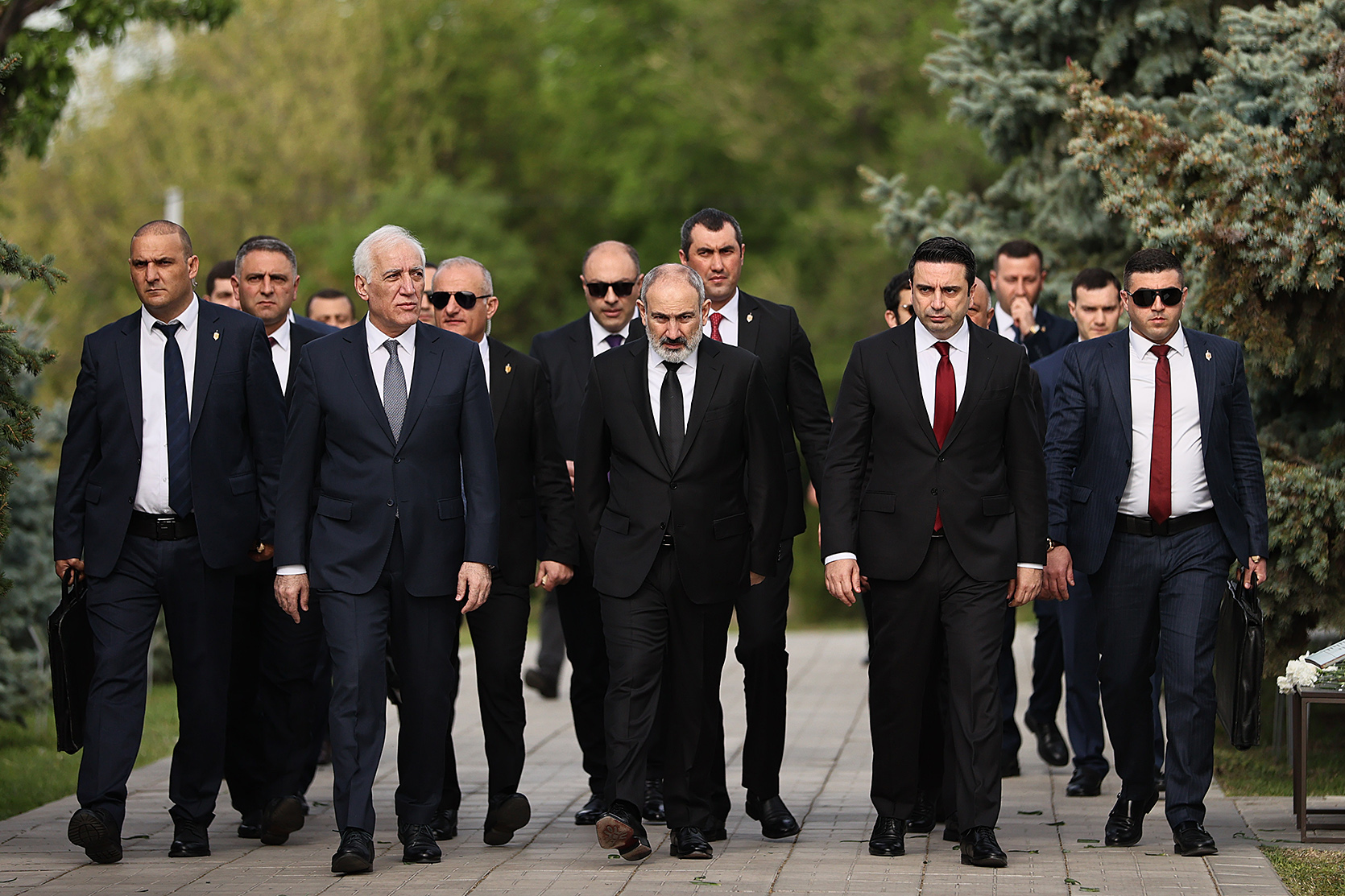 Высшее руководство Армении почтило память жертв Геноцида в 
