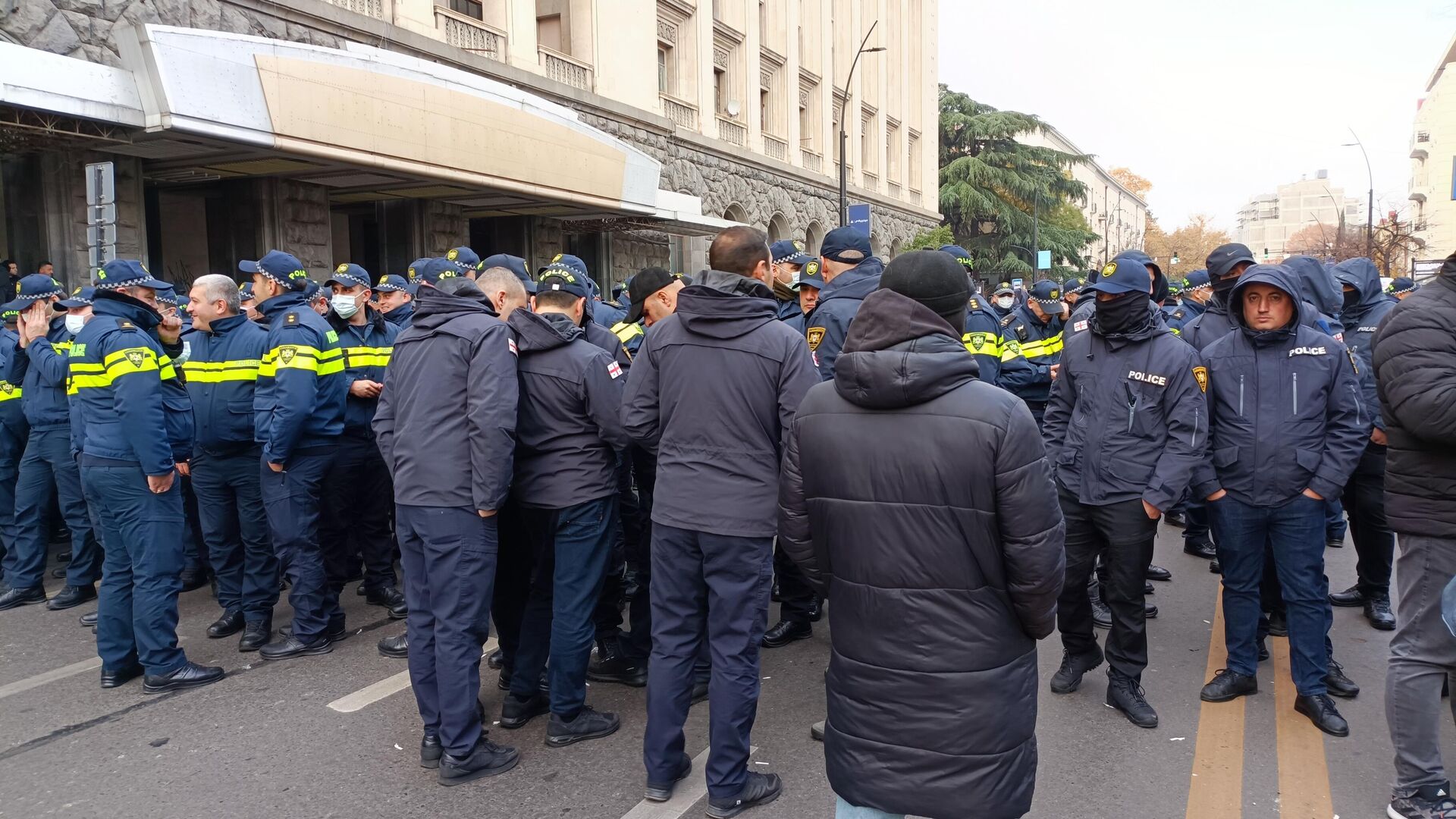 При разгоне протестующих в Тбилиси задержали 16 человек