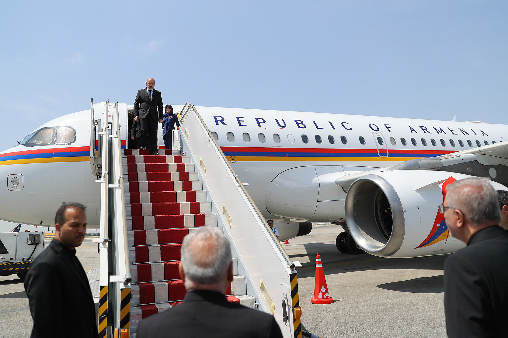 Премьер-министр Армении прибыл в Иран 