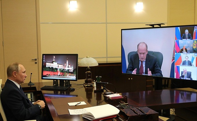 Путин в ходе совещания обсудил вопросы нагорнокарабахского урегулирования
