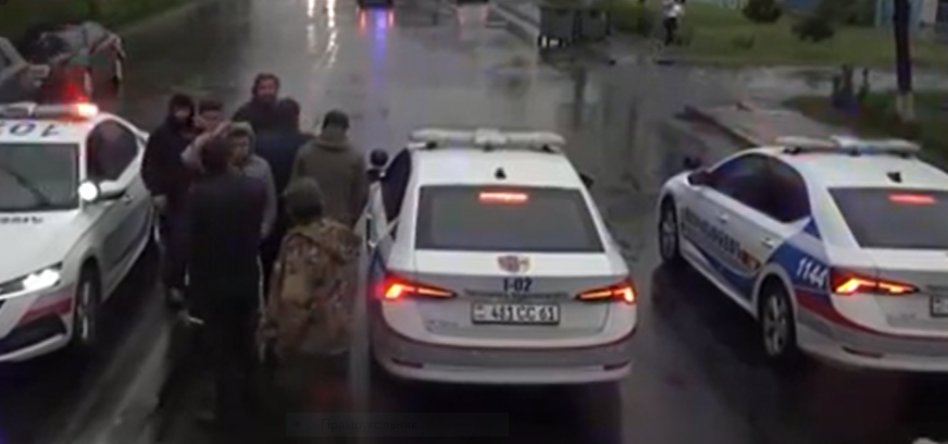 В разных частях столицы Армении задержаны более двадцати участников автопробега (ВИДЕО)