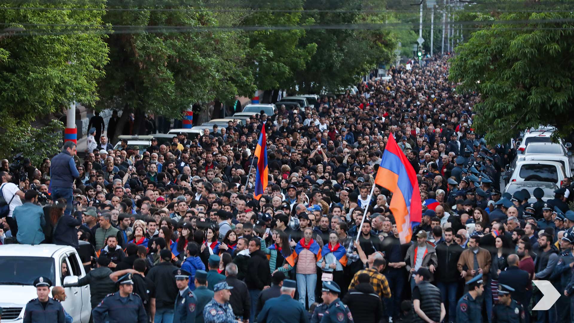 В ереване пройдет. Площадь Франции в Ереване. Митинг в Ереване. Молодежь акции протеста. Митинг на площади в Ереване в 2022.