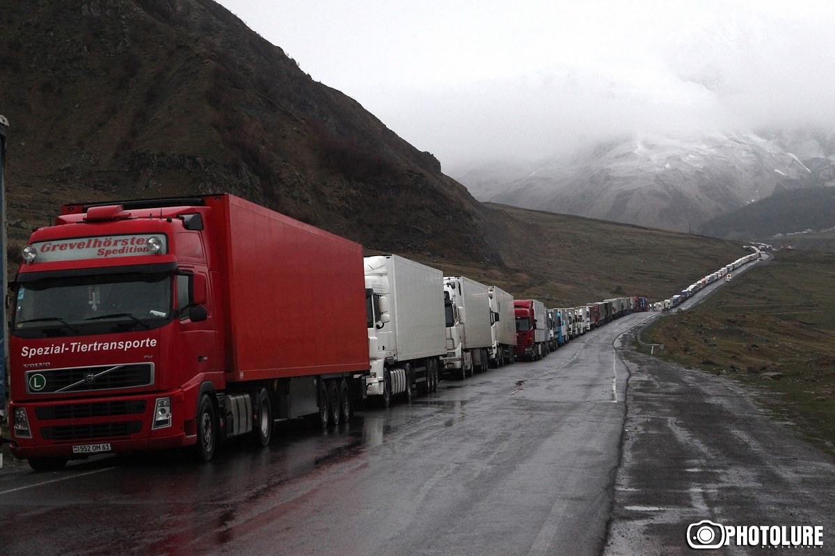 Грузия резко повысила плату за проезд грузовиков через свою территорию 