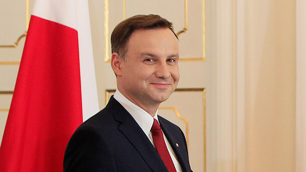 Анджей Дуда одерживает победу во втором туре президентских выборов Польши 