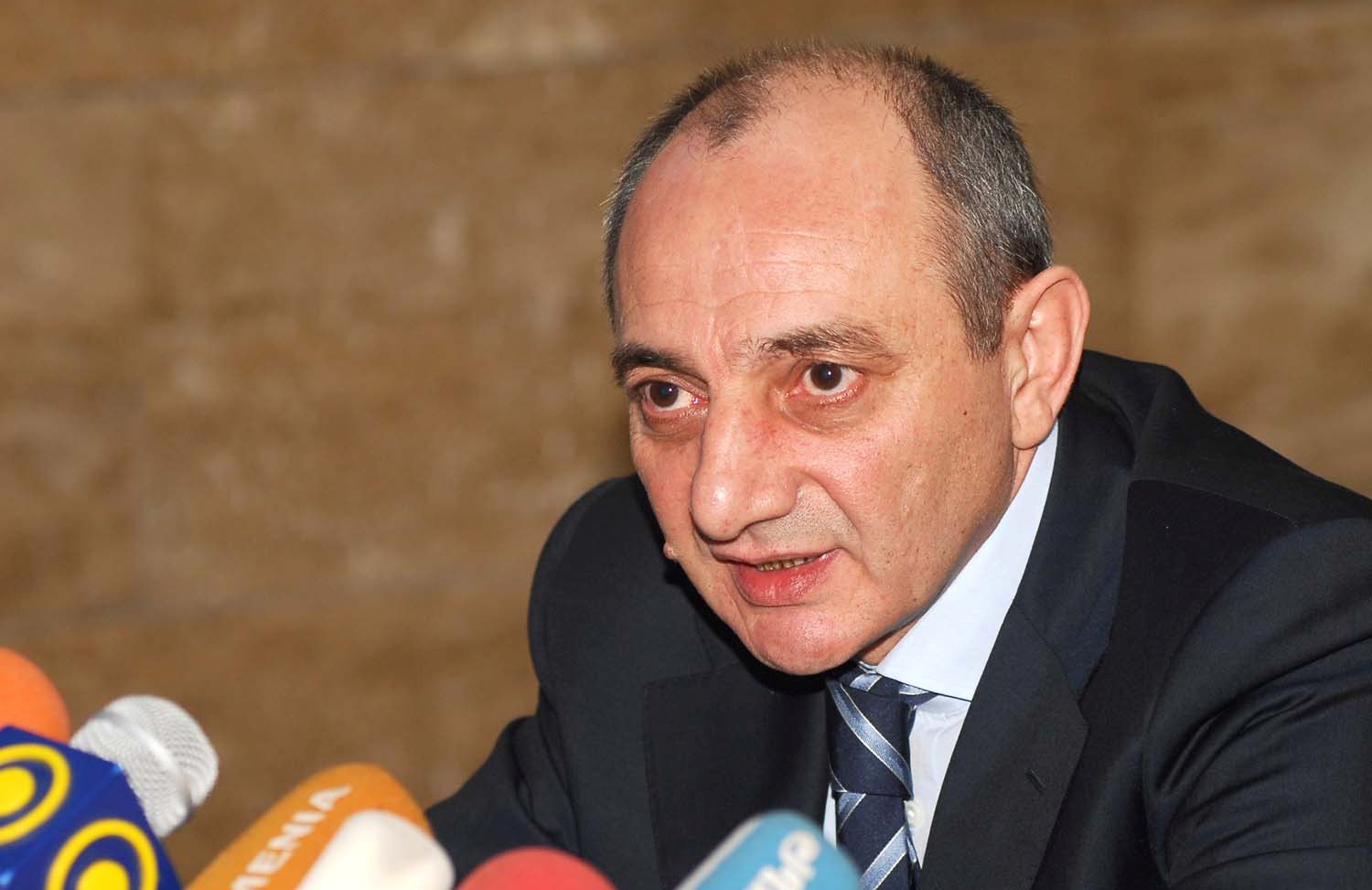 Бако Саакян направил поздравительное послание президенту Абхазии