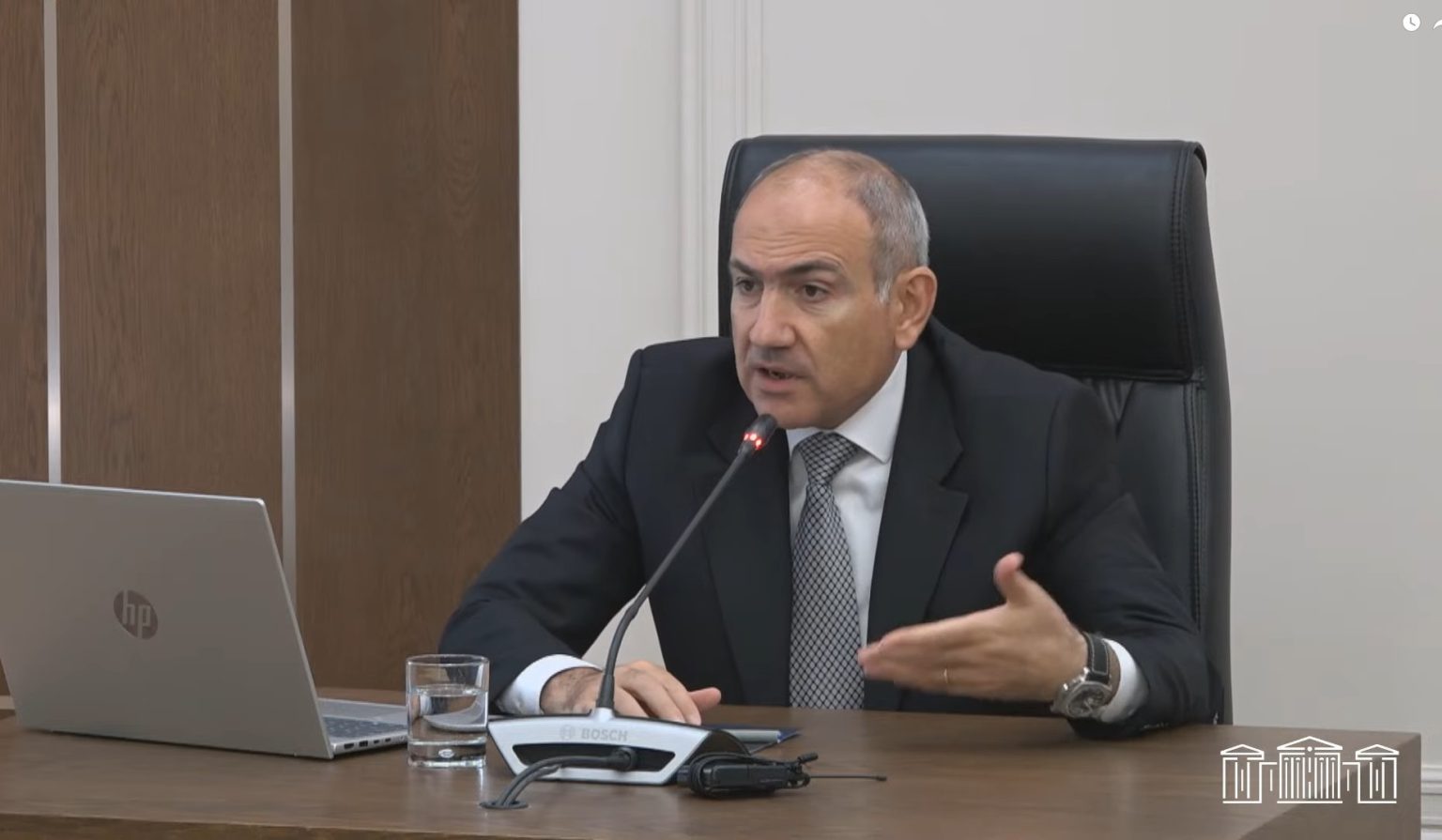 Пашинян предлагает использовать термин не «боеспособная», а «обороноспособная» армия
