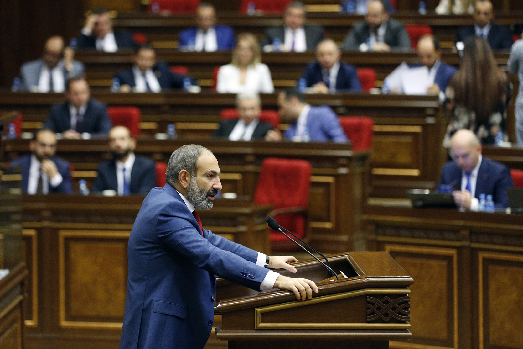 Парламент Армении принял программу правительства