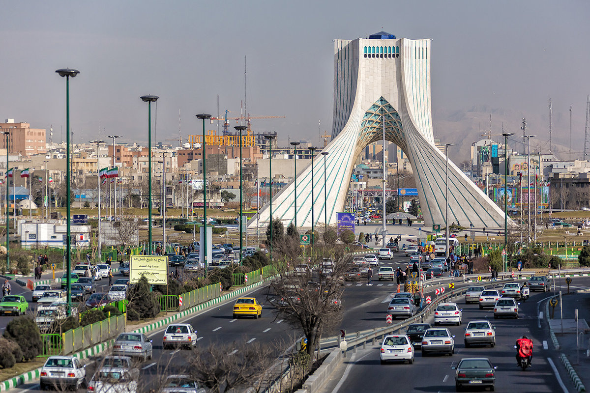 Тегеран возвращается к жизни: после месяца застоя открываются торговые точки