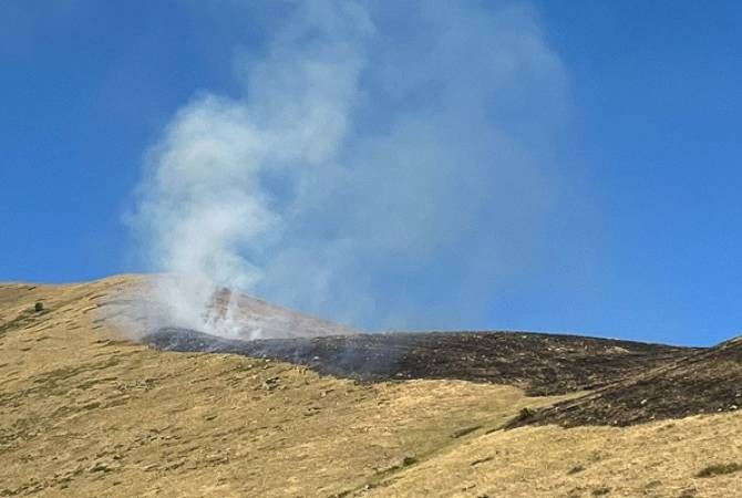 Արա լեռան ստորոտին հրդեհ է բռնկվել