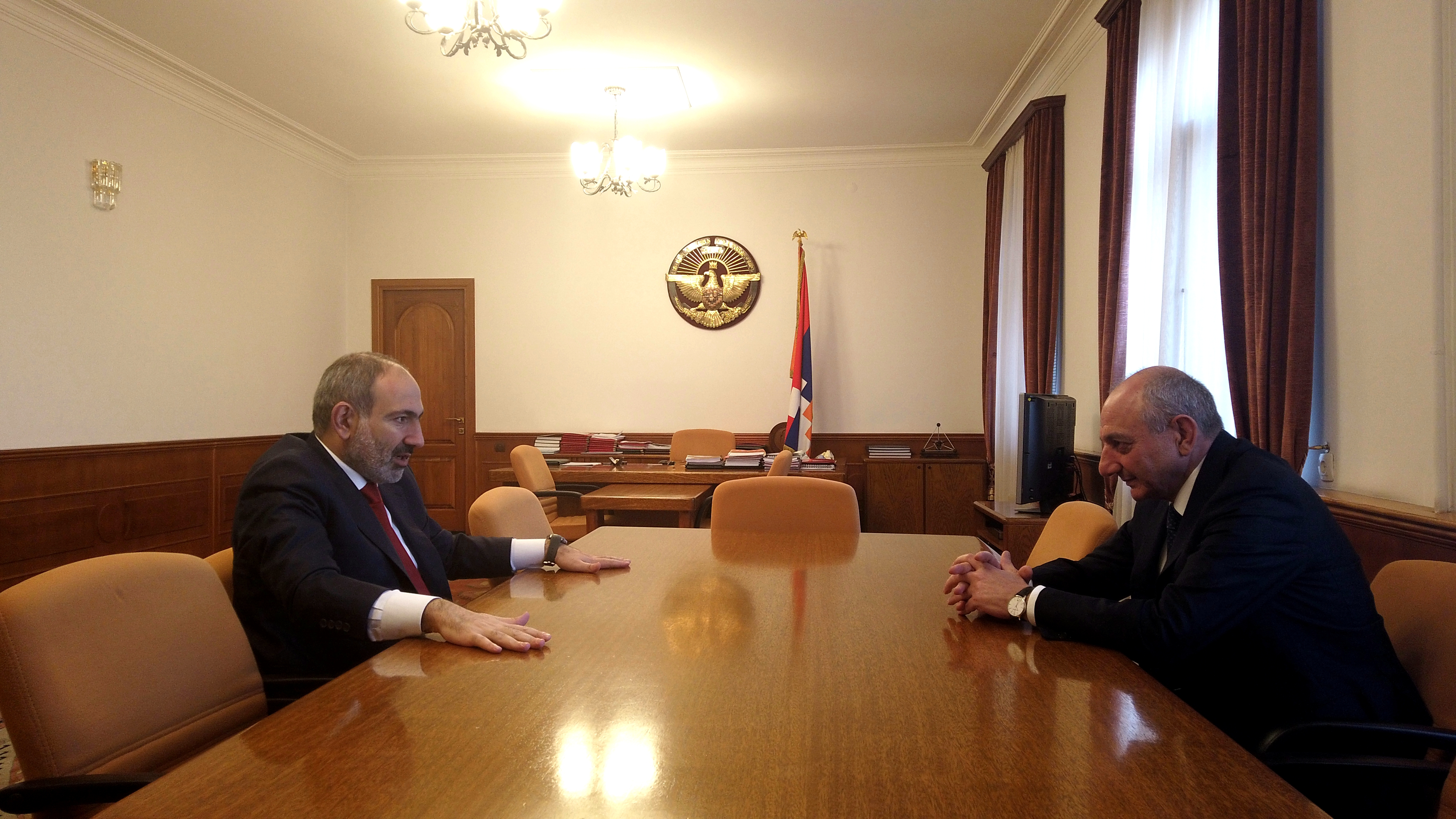 Никол Пашинян и Бако Саакян обсудили предстоящие в Арцахе выборы