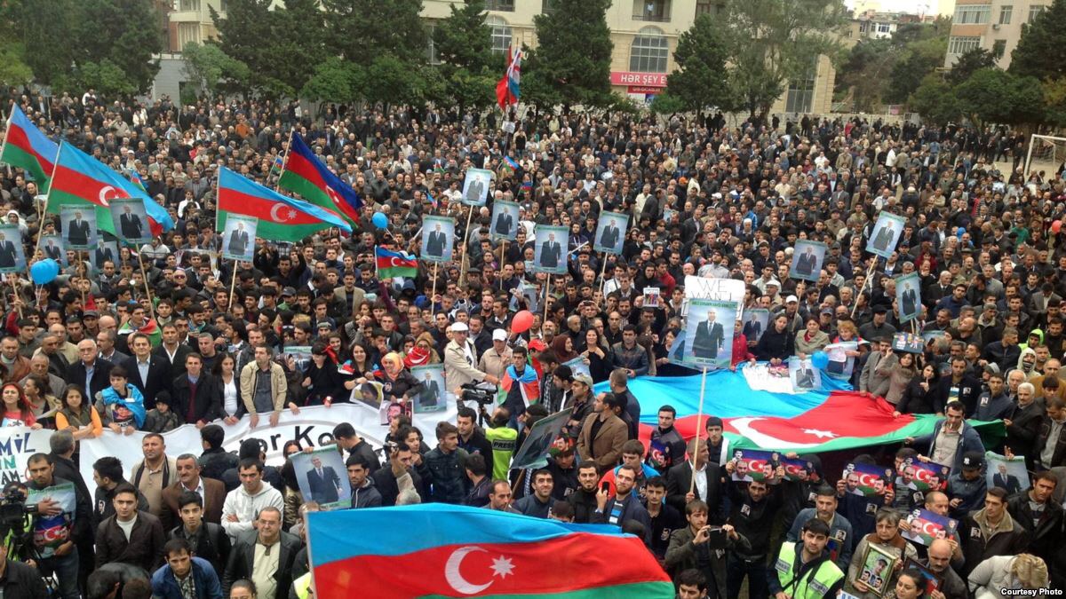 На митинге в Баку можно будет скандировать лишь лозунги, касающиеся Карабаха