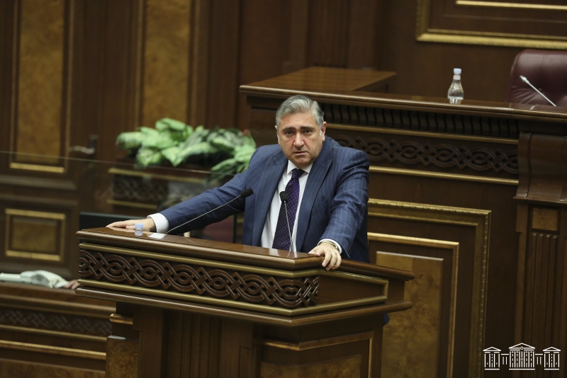 Артур Хачатрян: Правящая сила убивает парламентаризм в Армении