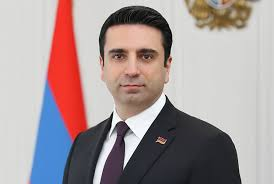 Наряду с преклонением и уважением, мы обязаны жить: Ален Симонян