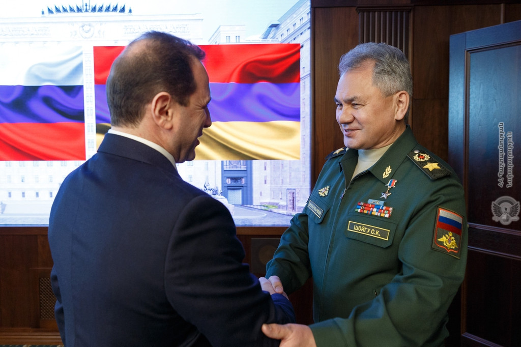 Шойгу: Россия и Армения расширят сотрудничество в военной сфере