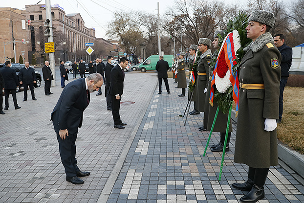 Никол Пашинян почтил память жертв событий 1 марта 2008 года