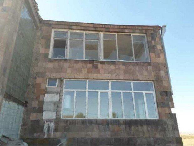 В результате ударов азербайджанских дронов повреждены здания школ в Гегаркуникской области