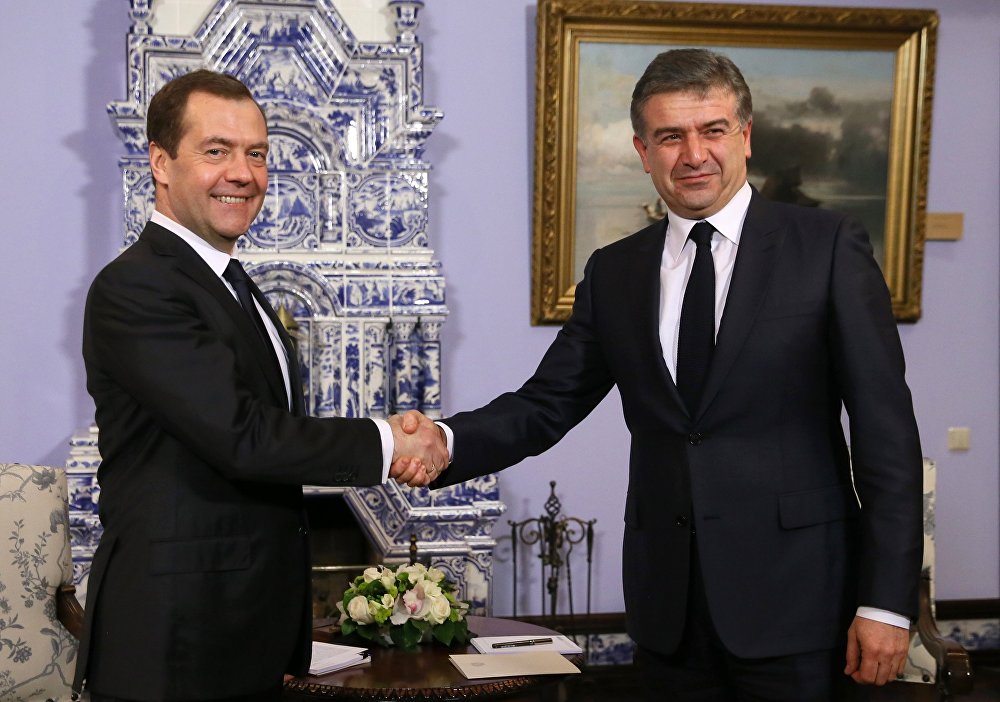 Коснулись объемов товарооборота: Карапетян и Медведев обсудили экономическую повестку