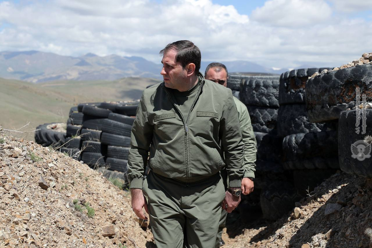 Министр обороны посетил юго-западную приграничную зону республики