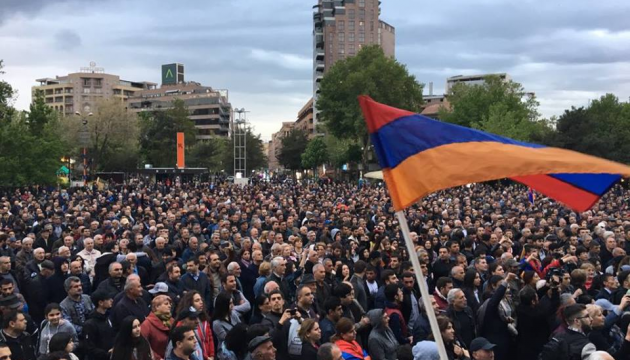 Армянская оппозиция начинает с 25 апреля уличную борьбу 