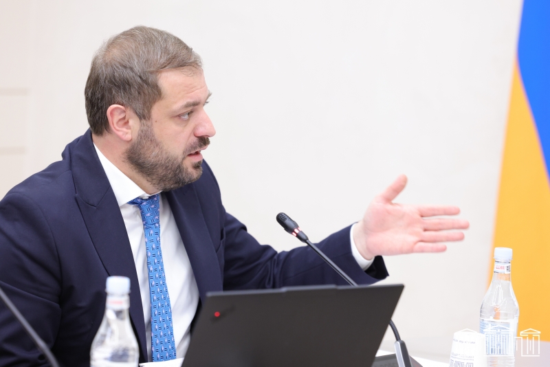 Папоян обсудил с производителями тепличных роз развитие экспорта и выход на новые рынки