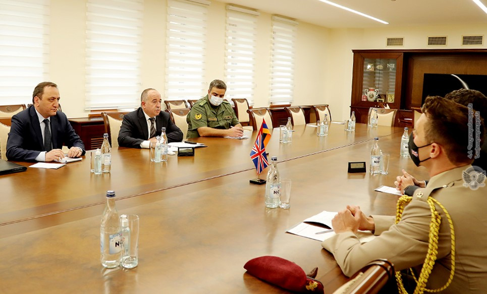 Министр обороны Армении и посол Великобритании обсудили вопросы региональной безопасности