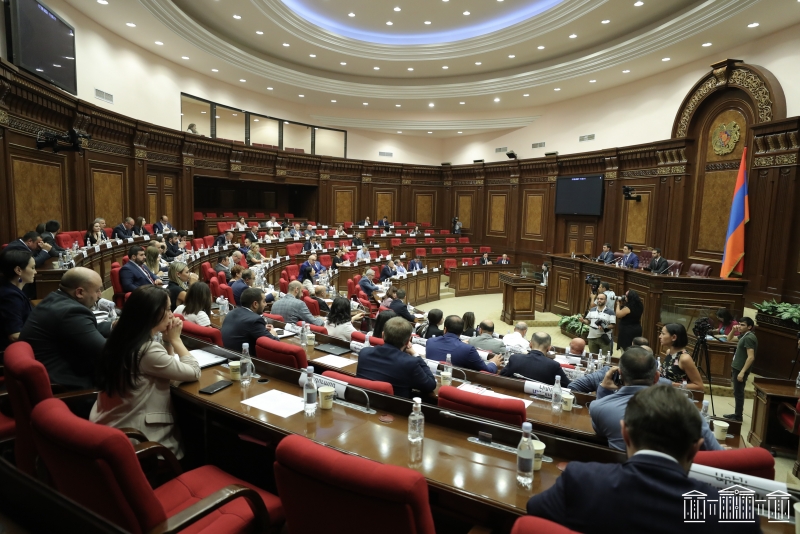 В парламенте планируют создать рабочую группу для изучения ситуации в Сюнике