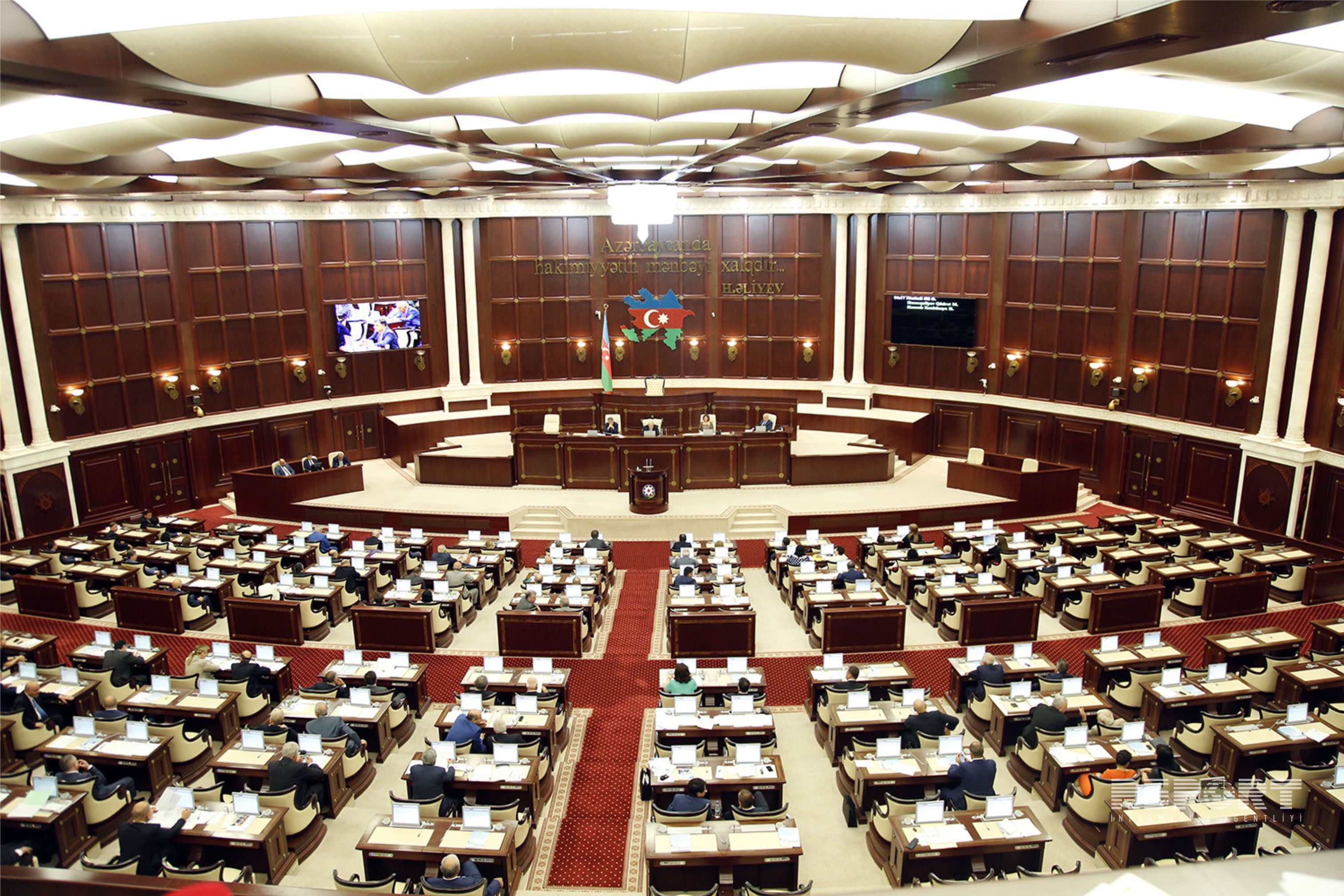 Пленарные сессии парламента Азербайджана будут проводиться путем видеоконференции