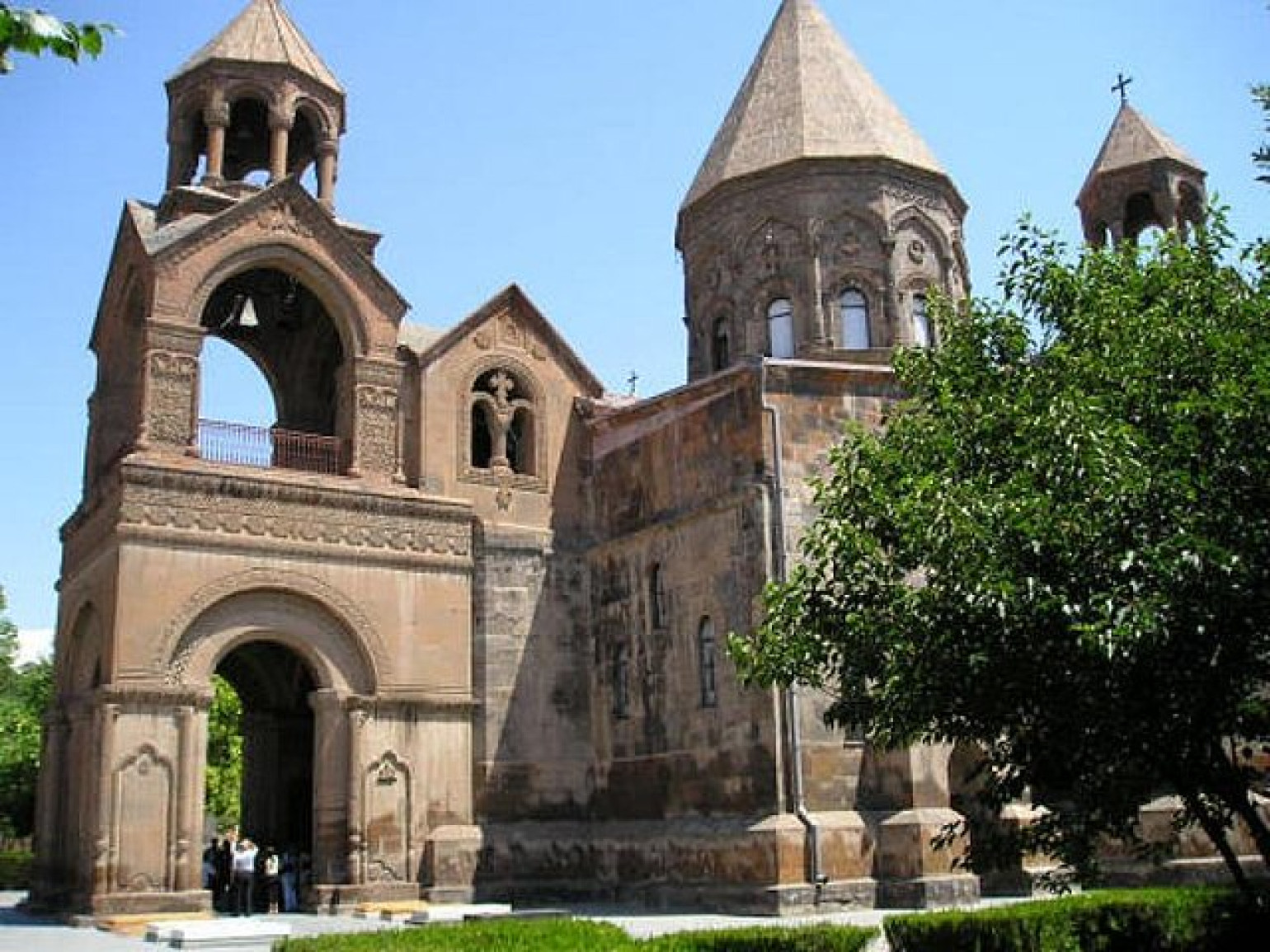 Գերմանիայի թեմը ՀՀ իշխանություններին կոչ է անում հարգել եկեղեցու անկախությունը