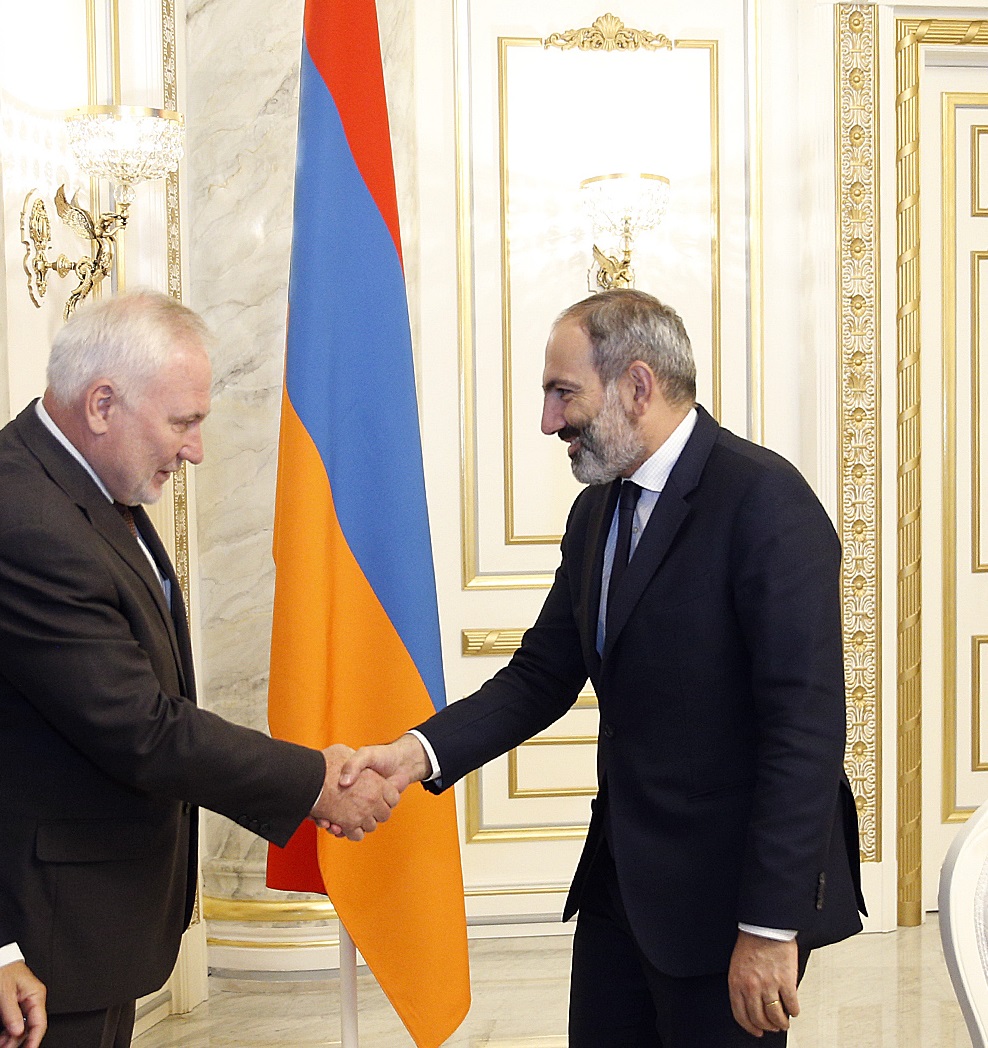 Никол Пашинян и Анджей Каспршик обсудили карабахский конфликт