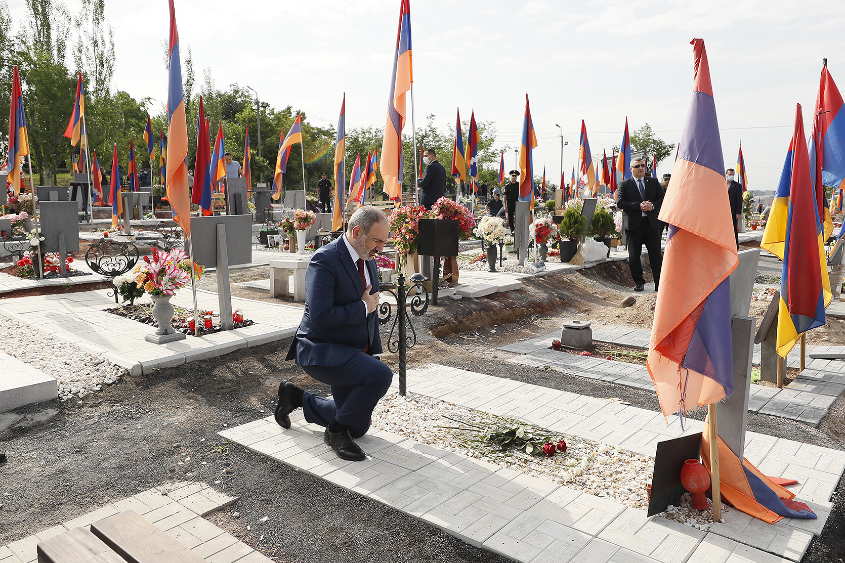 Пашинян в “Ераблуре” воздал дань уважения памяти погибших за независимость Родины воинов