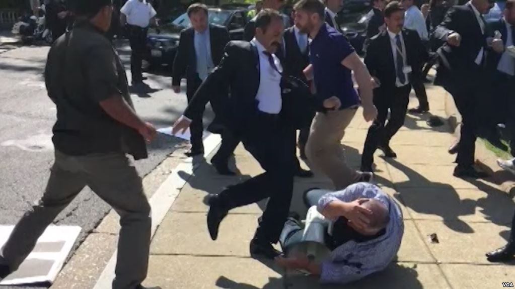 Эрдоган имеет отношение к зверскому избиению демонстрантов в Вашингтоне (видео)