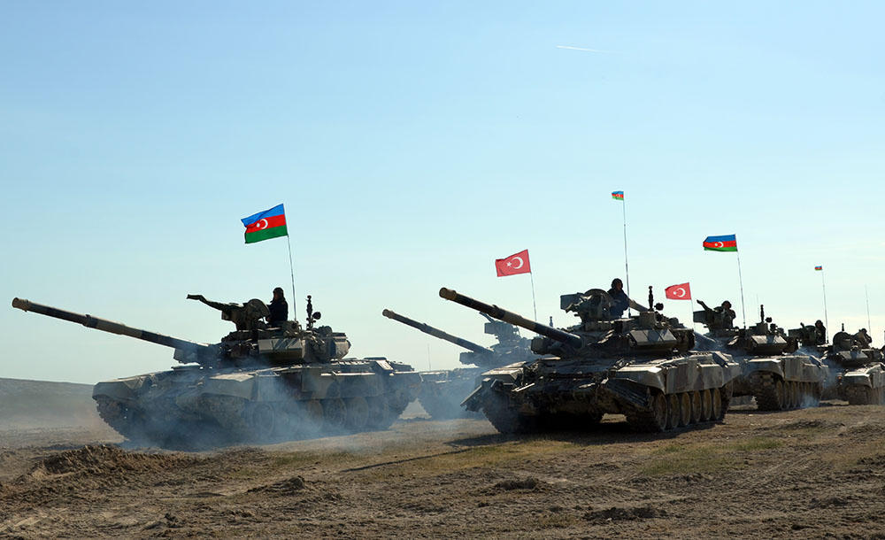 Турецкие и азербайджанские войска проводят учения на границе с Арменией